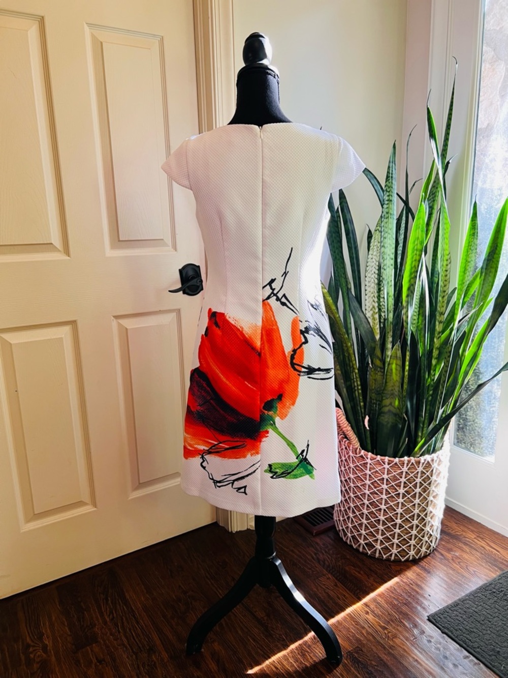 Maia White Floral Dress Size 2 Textured Shift Dress Red Flower Print - Picture 2 of 6